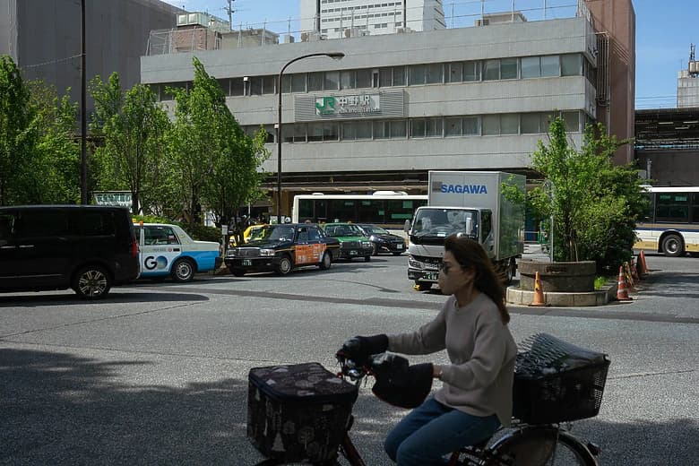 街角を走る人